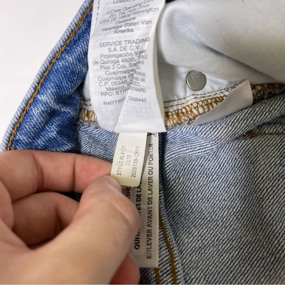 Madewell Classic Straight Jeans in Corrie Wash: Step-Hem Edition Size 32 - Picture 12 of 12